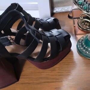 Crown Vintage Women's Black Wedge Sandals